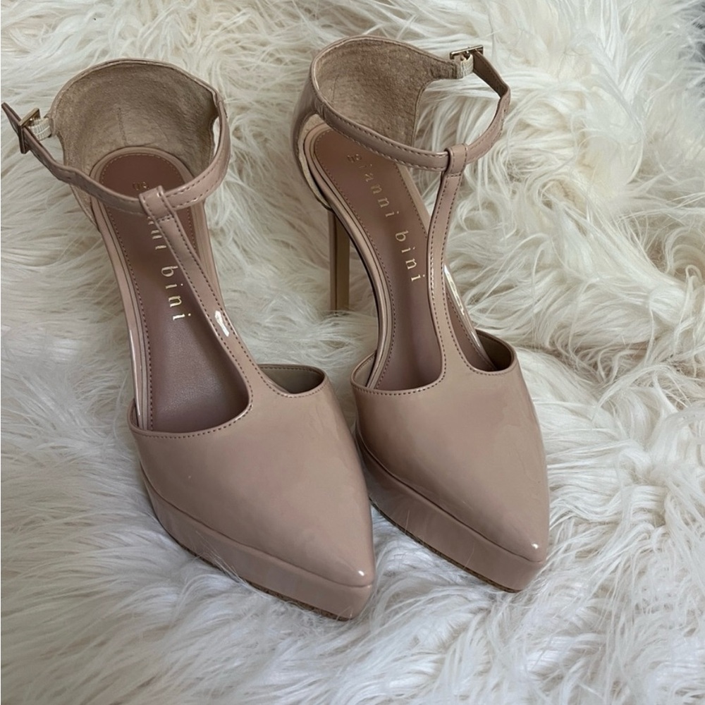 Gianni Bini Nude Heels